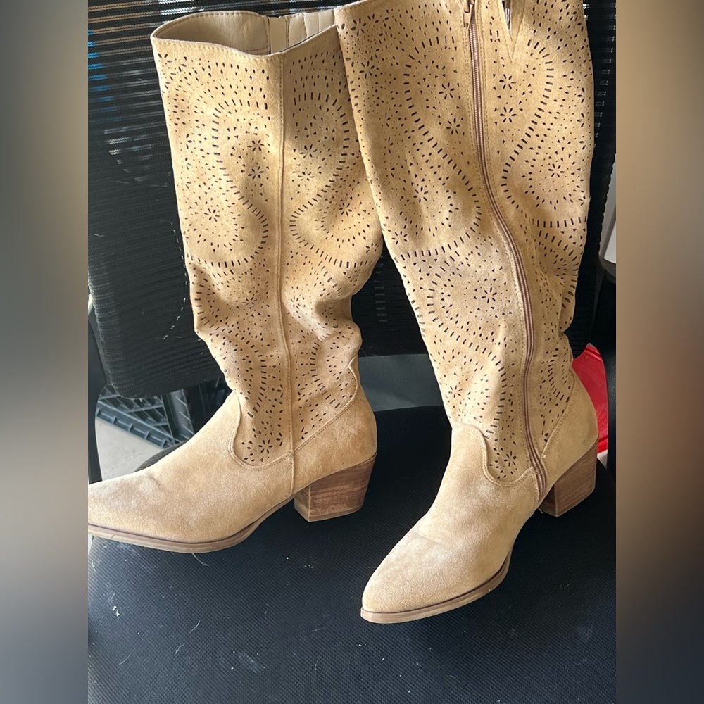 Beige Leather Upper Shoes